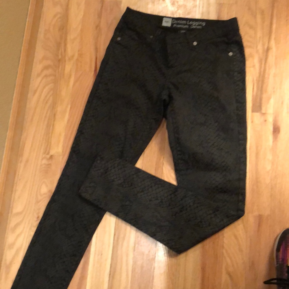 SLASHED!  Snakeskin print leggings-LIKE NEW!!